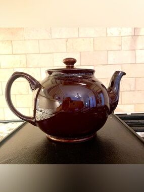 Rare Antique (1920s) English
Sadler Pottery Treacle Glazed Teapot